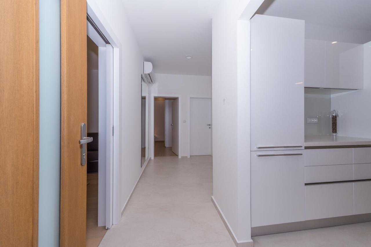 A&j Deluxe Apartment *
